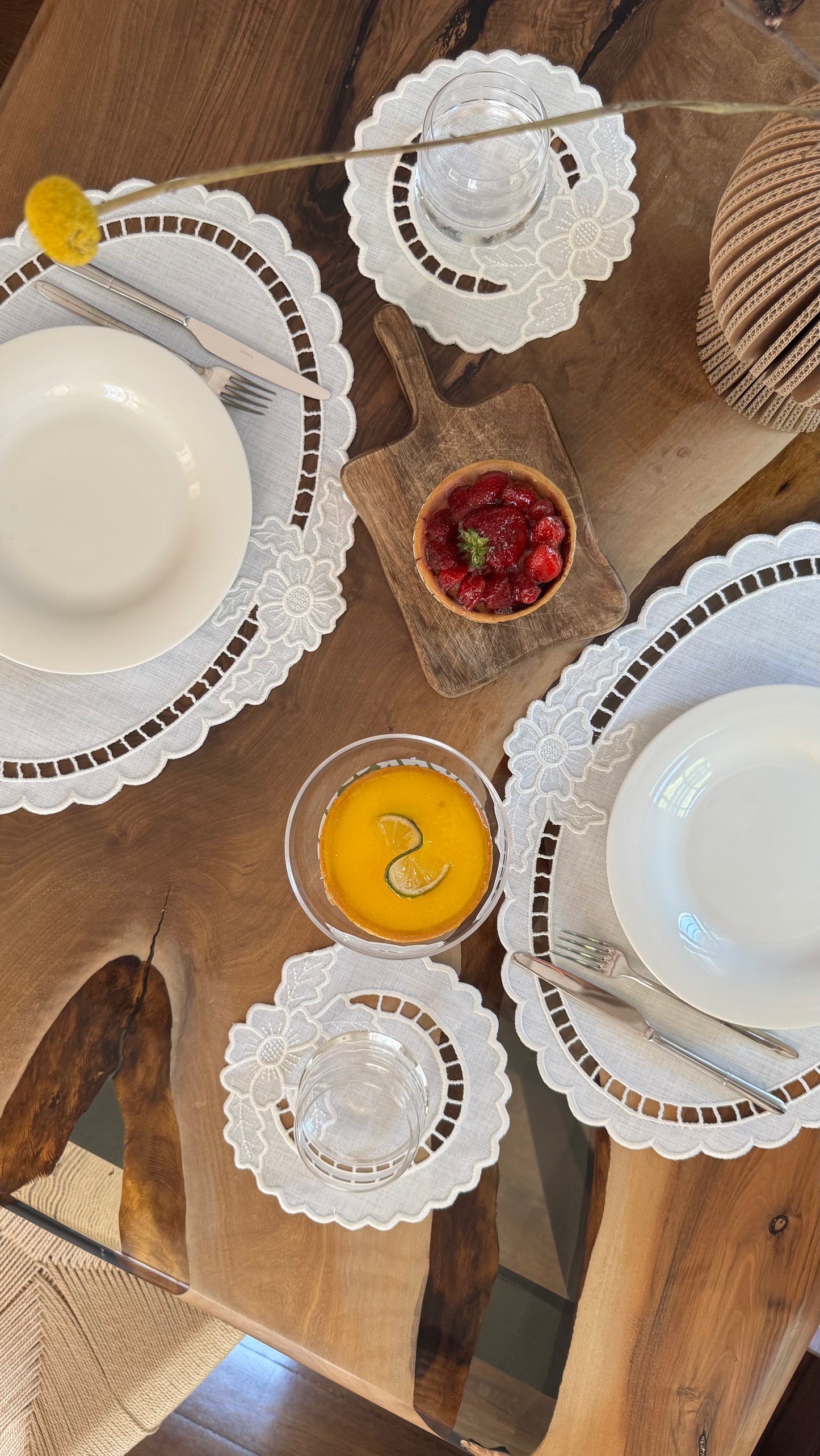 Flora Embroideried Placemat Set of 2 / Flora Nakışlı Amerikan Servisi İkili Set